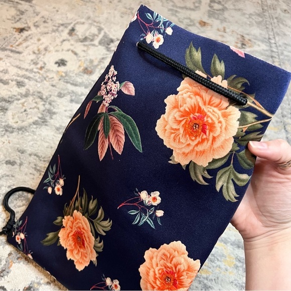 TRIANGL Navy Floral Backpack - Picture 2 of 5